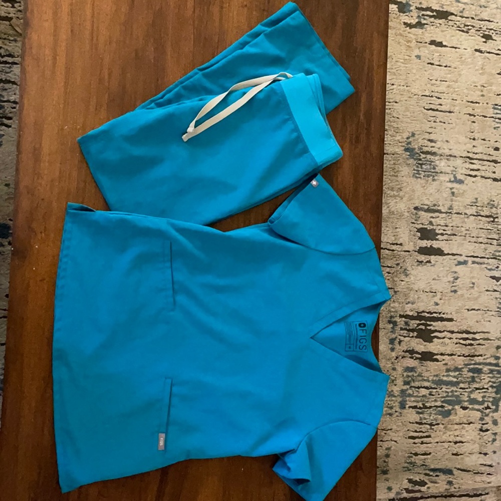 Teal Figs Scrub Set